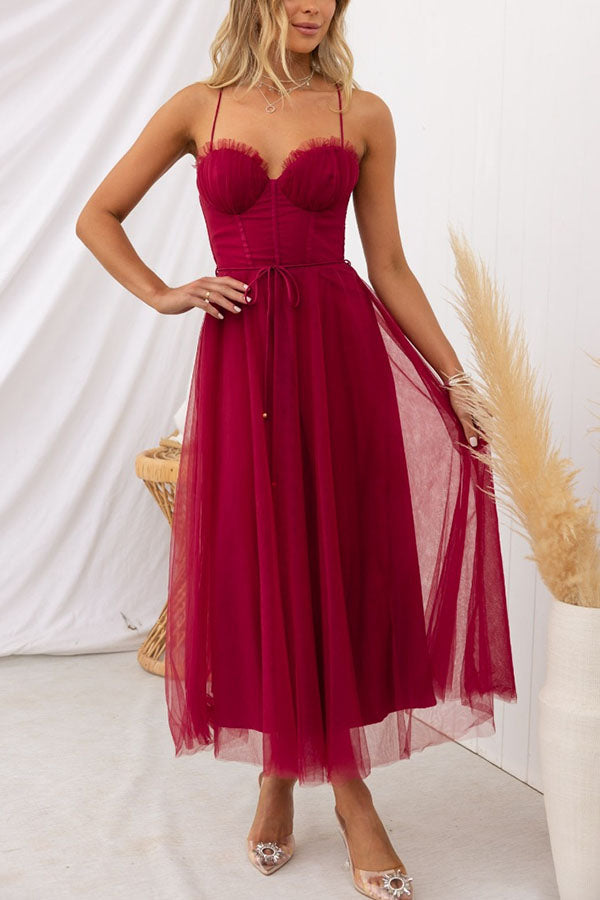 Flowy Maxi Dress with Round Neckline and Sleeveless Design