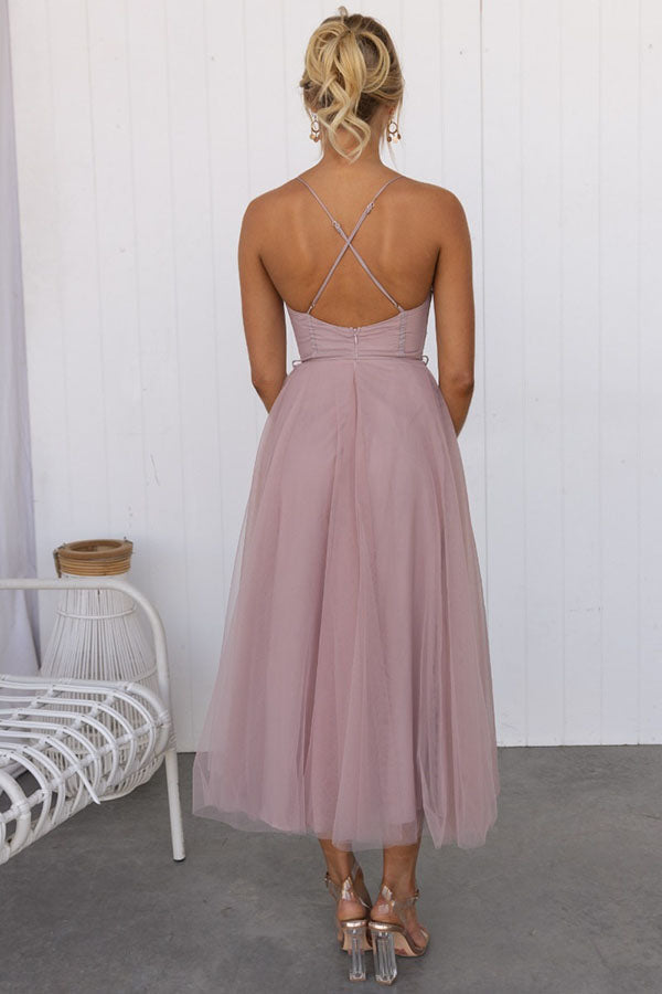 Flowy Maxi Dress with Round Neckline and Sleeveless Design